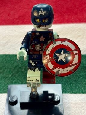 LEGO MARVEL STUDIOS SERIES 1 "Zombie Captain America" colmar-9 with stand & acce